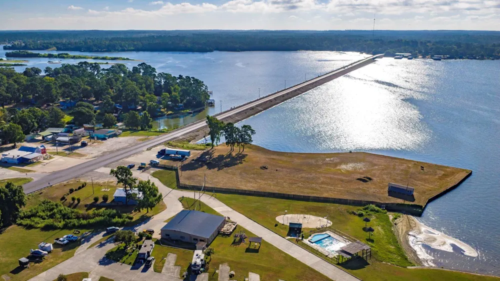 13107 Us Highway 190 W Onalaska, TX 77360