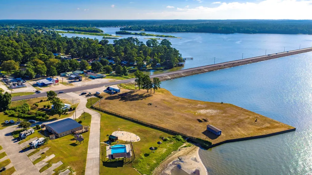 13107 Us Highway 190 W Onalaska, TX 77360