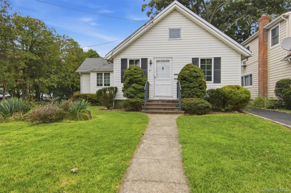 21 Sherrard Street Roslyn Heights, NY 11577