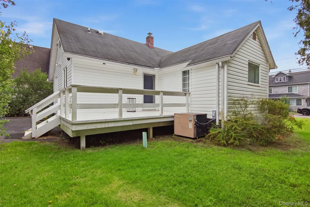 21 Sherrard Street Roslyn Heights, NY 11577