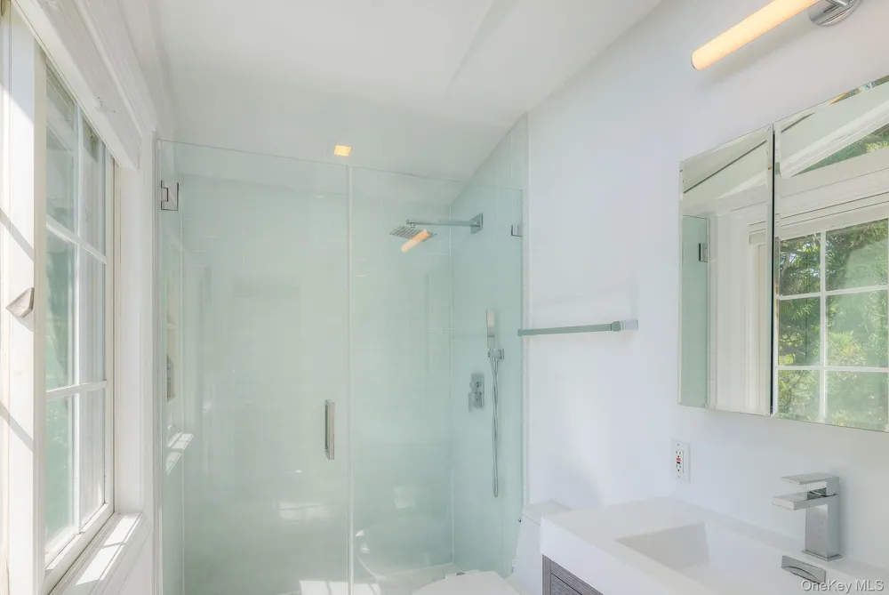 18 Cliff Road Amagansett, NY 11930