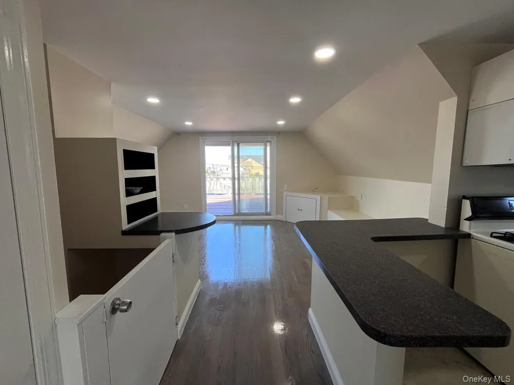 252 Lindell Boulevard Long Beach, NY 11561