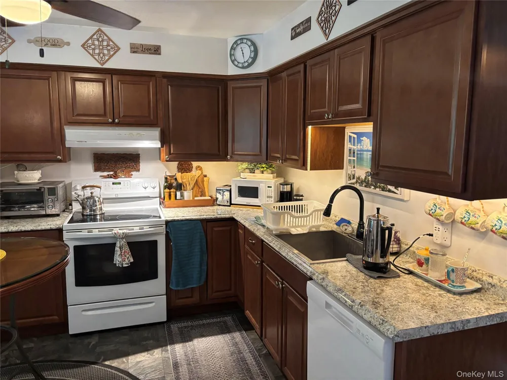 10 Oakwood Terrace #37 New Windsor, NY 12553