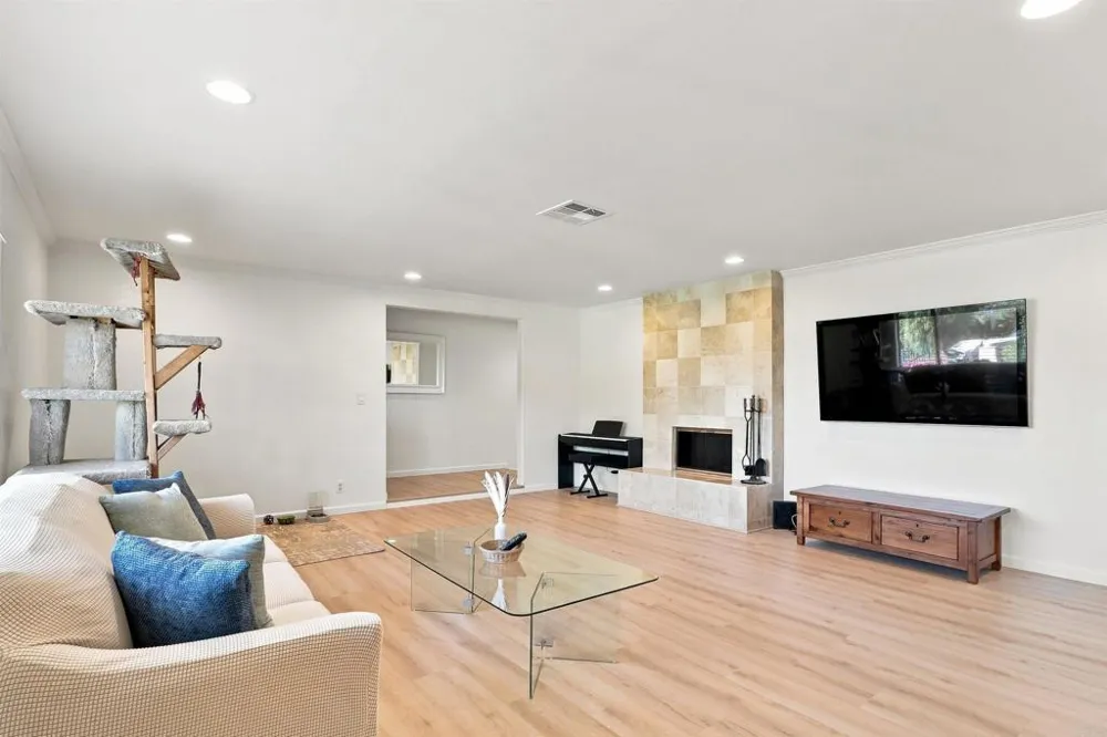 3056 Overhill Drive Vista, CA 92084