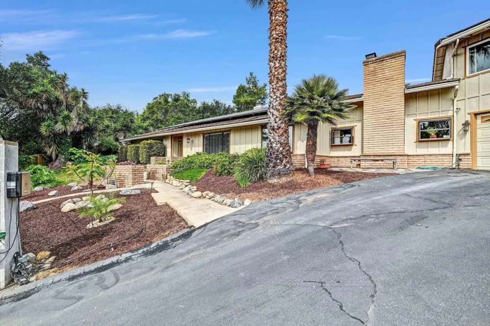 3056 Overhill Drive Vista, CA 92084