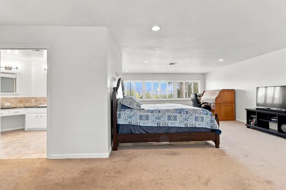 3056 Overhill Drive Vista, CA 92084
