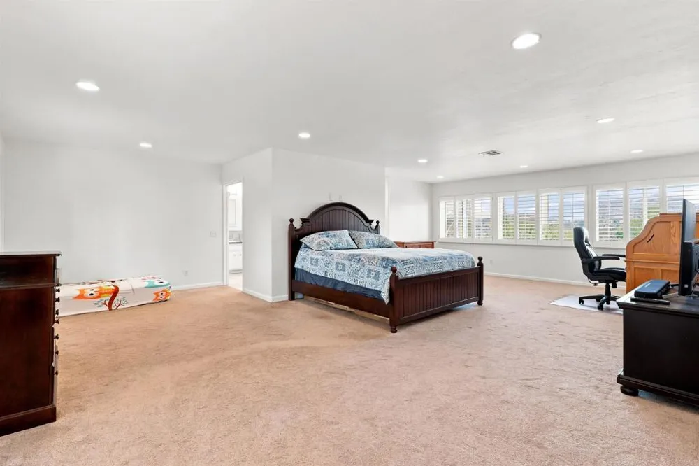 3056 Overhill Drive Vista, CA 92084