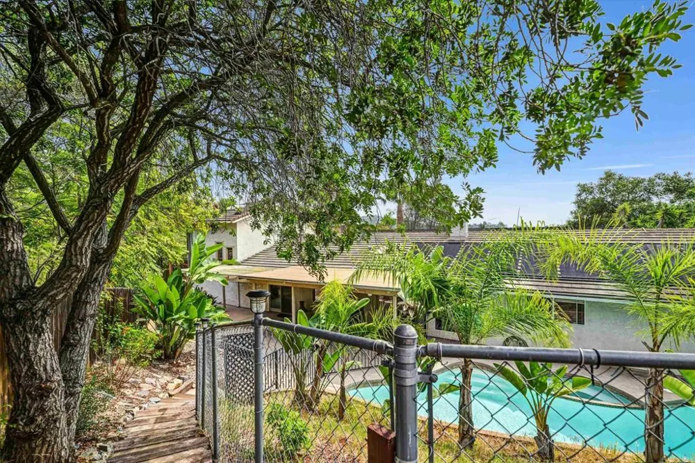 3056 Overhill Drive Vista, CA 92084