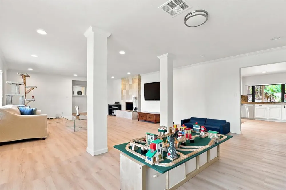 3056 Overhill Drive Vista, CA 92084