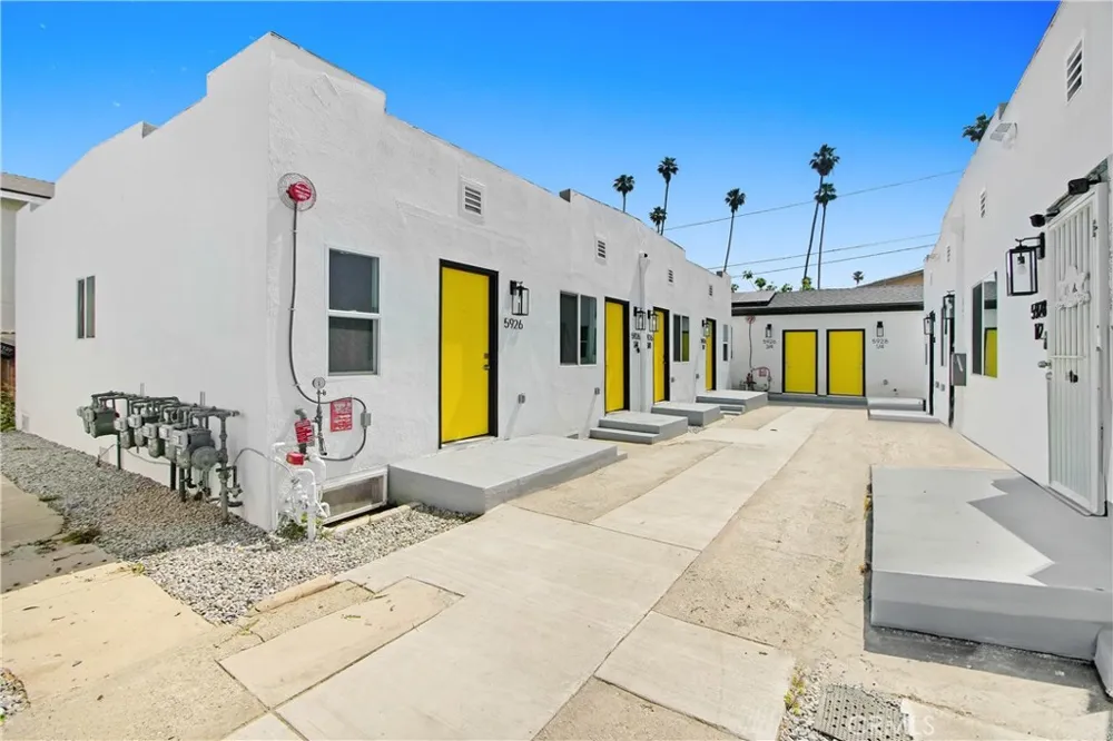 5928 S Hoover Street Los Angeles, CA 90044