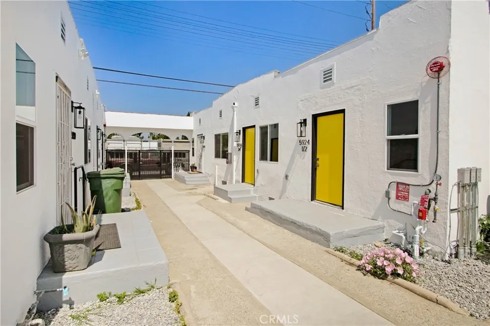 5928 S Hoover Street Los Angeles, CA 90044