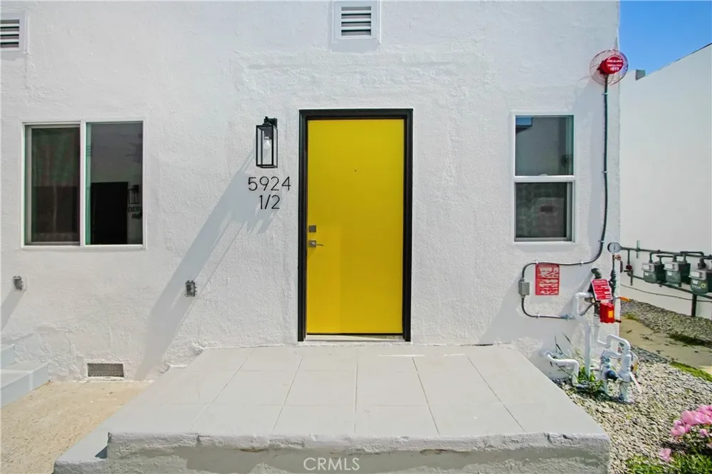5928 S Hoover Street Los Angeles, CA 90044