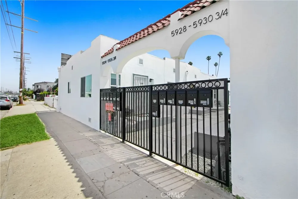 5928 S Hoover Street Los Angeles, CA 90044