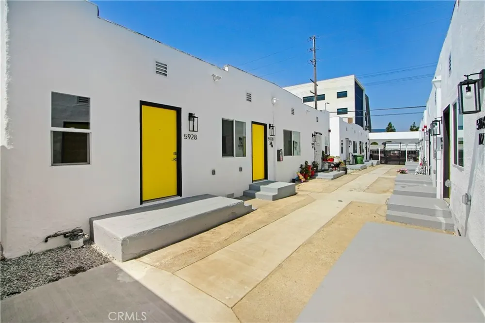 5928 S Hoover Street Los Angeles, CA 90044