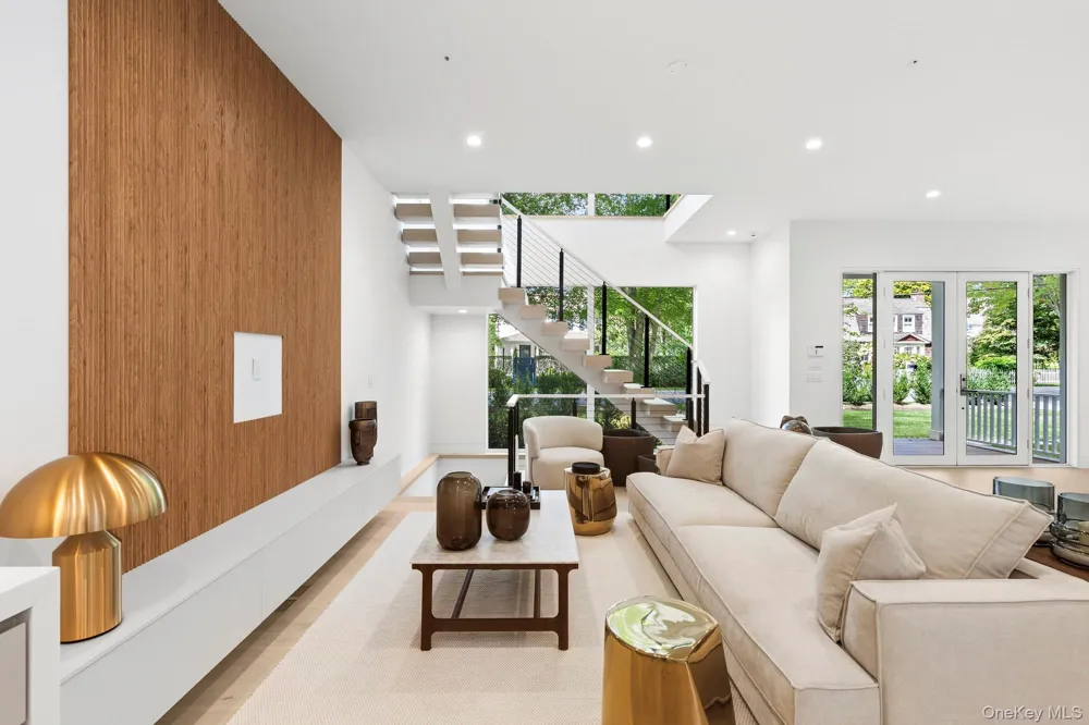 16 Gould Street East Hampton, NY 11937