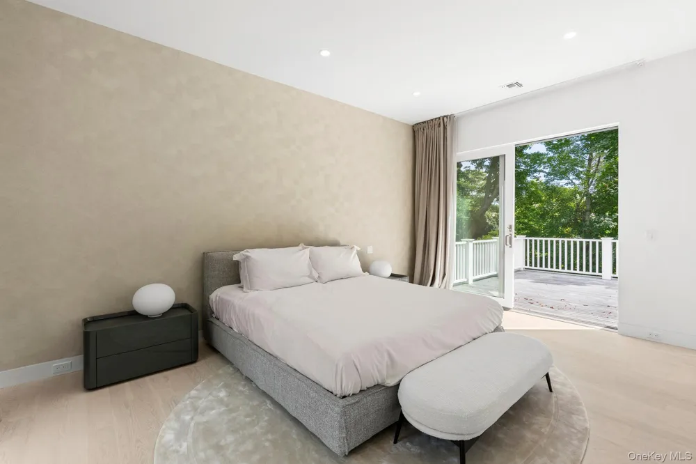 16 Gould Street East Hampton, NY 11937