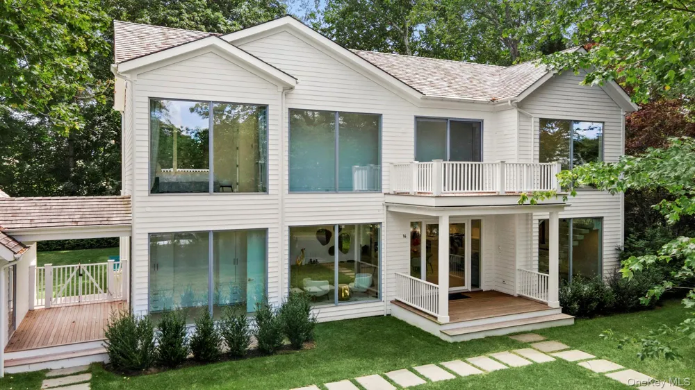 16 Gould Street East Hampton, NY 11937