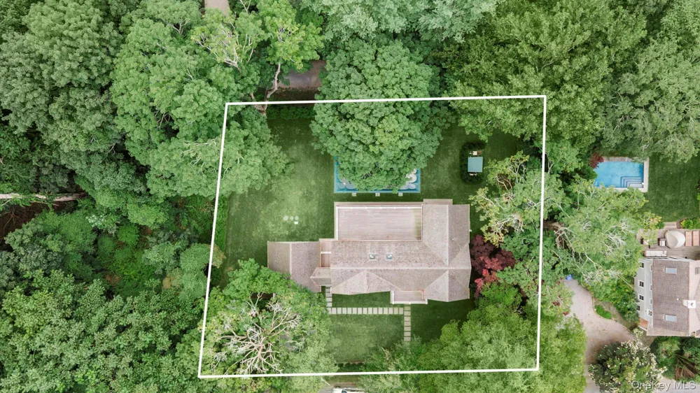16 Gould Street East Hampton, NY 11937