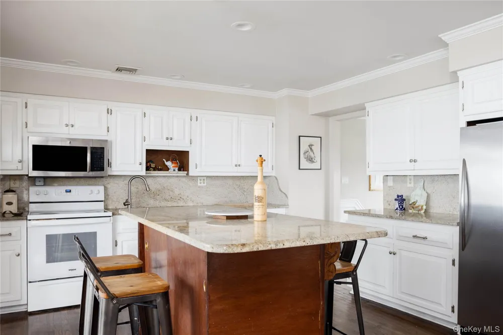 795 Glen Court Cutchogue, NY 11935