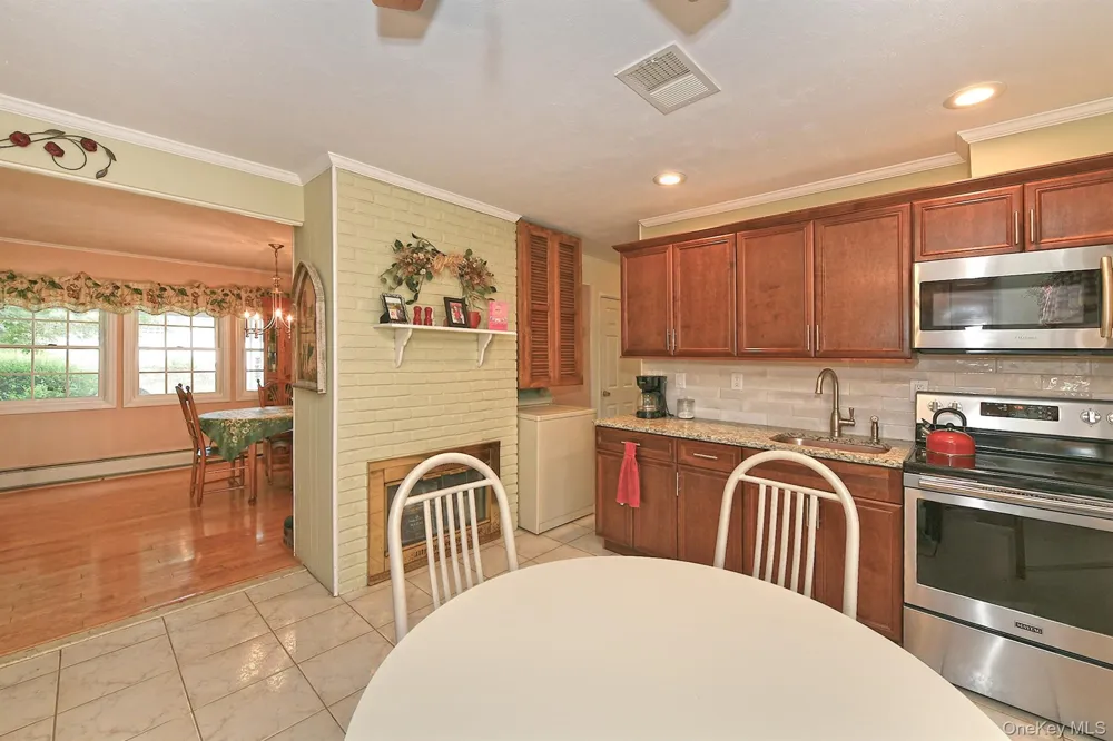 5 Woodcock Lane Levittown, NY 11756
