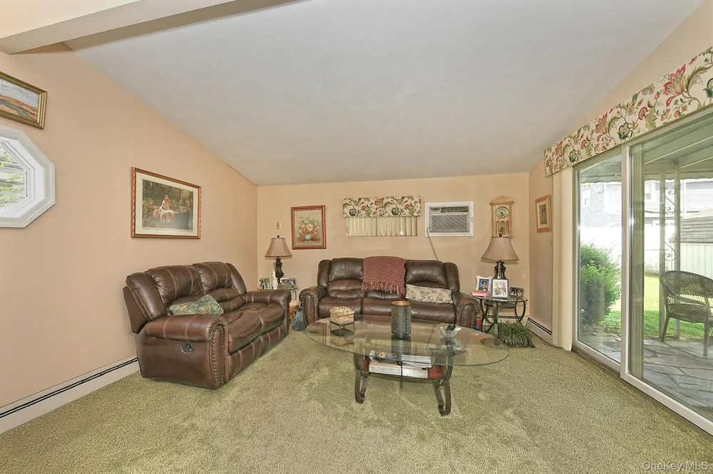 5 Woodcock Lane Levittown, NY 11756