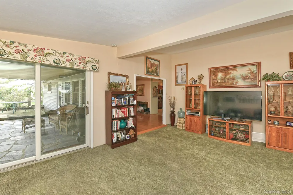 5 Woodcock Lane Levittown, NY 11756