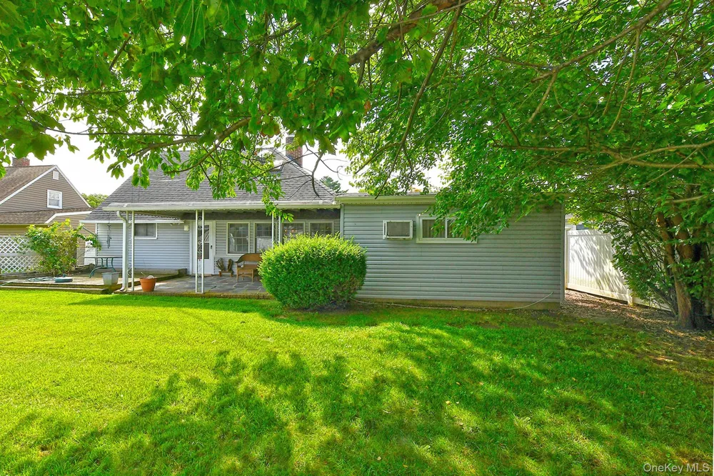 5 Woodcock Lane Levittown, NY 11756