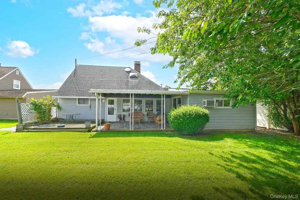5 Woodcock Lane Levittown, NY 11756