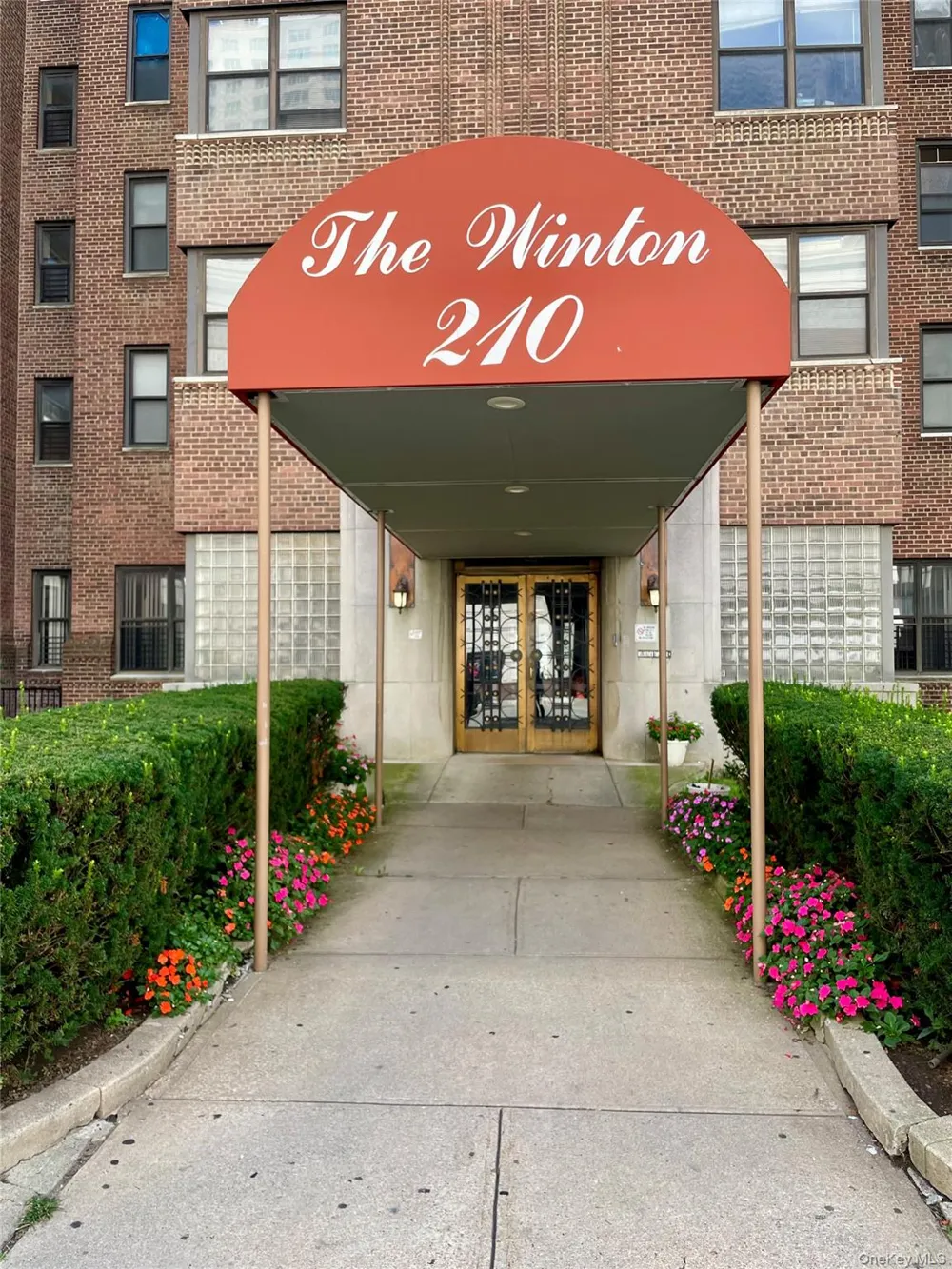 210 Martine Avenue #5D White Plains, NY 10601