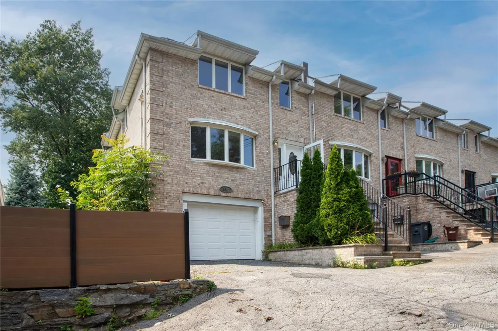 5637 Delafield Avenue Bronx, NY 10471