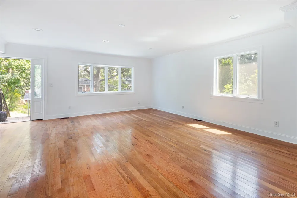 5637 Delafield Avenue Bronx, NY 10471