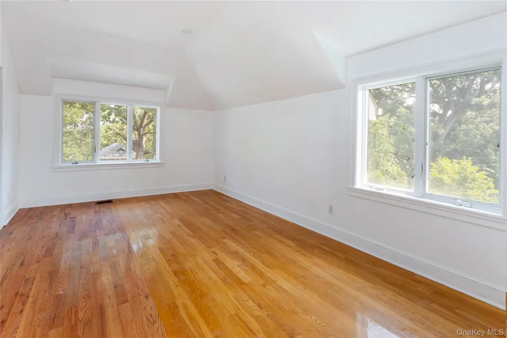 5637 Delafield Avenue Bronx, NY 10471