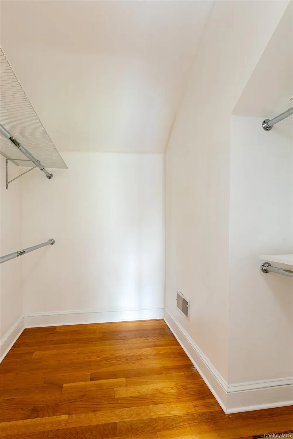 5637 Delafield Avenue Bronx, NY 10471