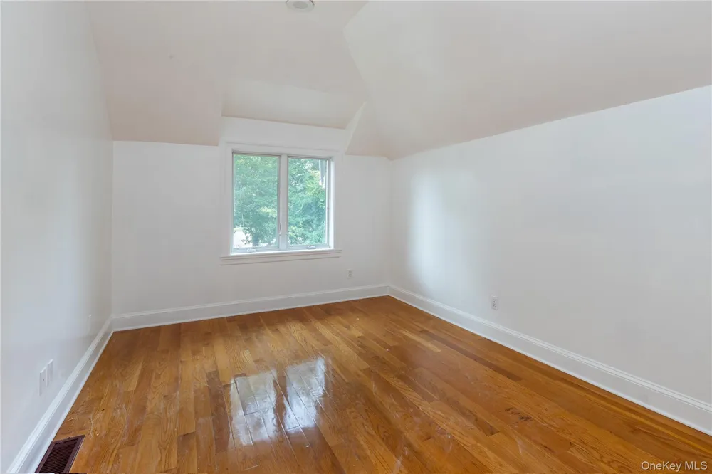 5637 Delafield Avenue Bronx, NY 10471