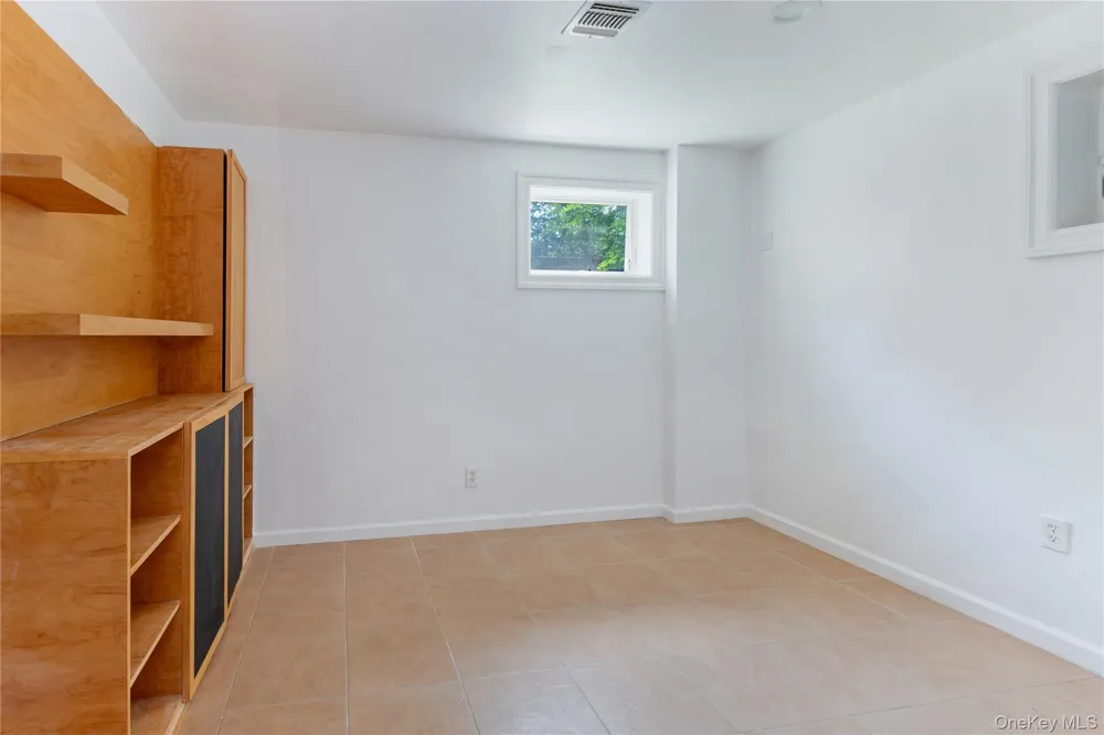 5637 Delafield Avenue Bronx, NY 10471