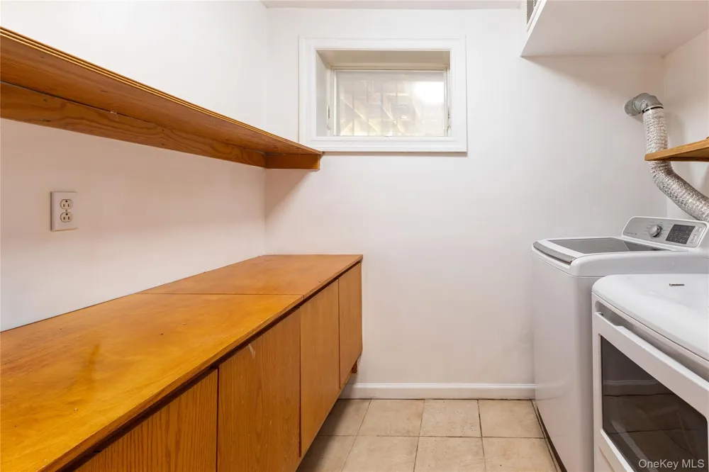 5637 Delafield Avenue Bronx, NY 10471