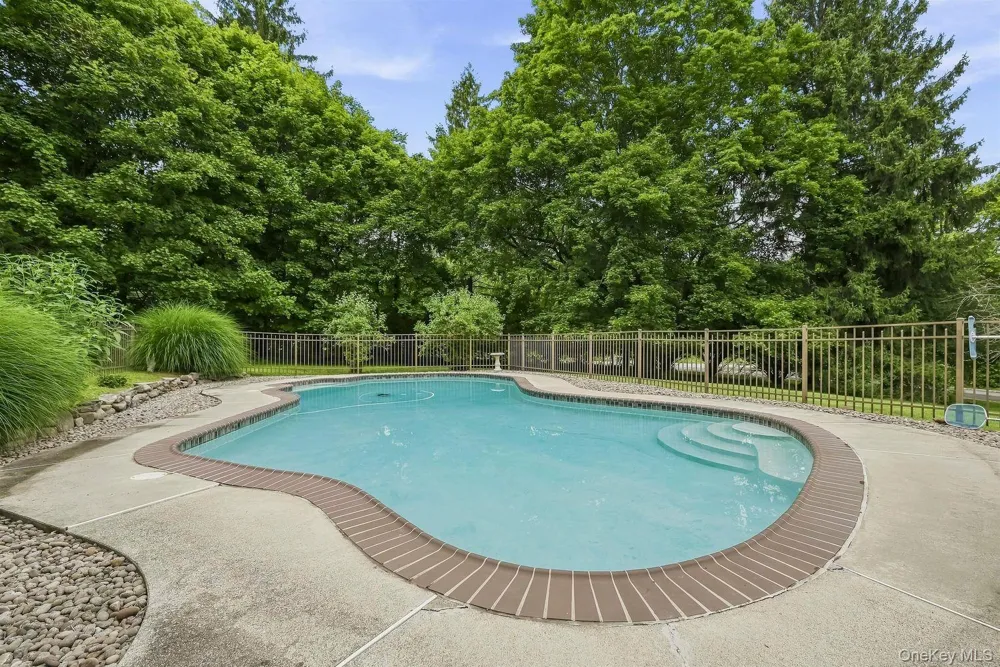 4 Rena Marie Circle Washingtonville, NY 10992