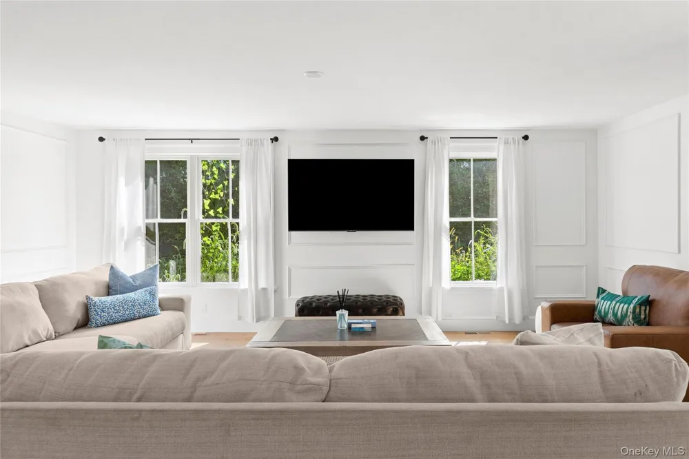 11 Shinnecock Road Hampton Bays, NY 11946