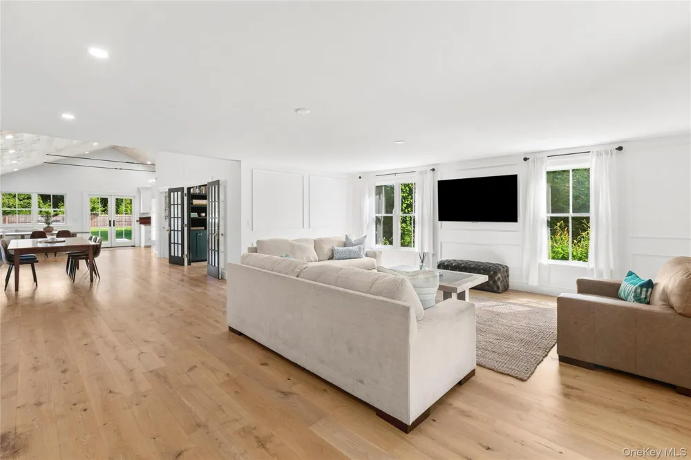 11 Shinnecock Road Hampton Bays, NY 11946