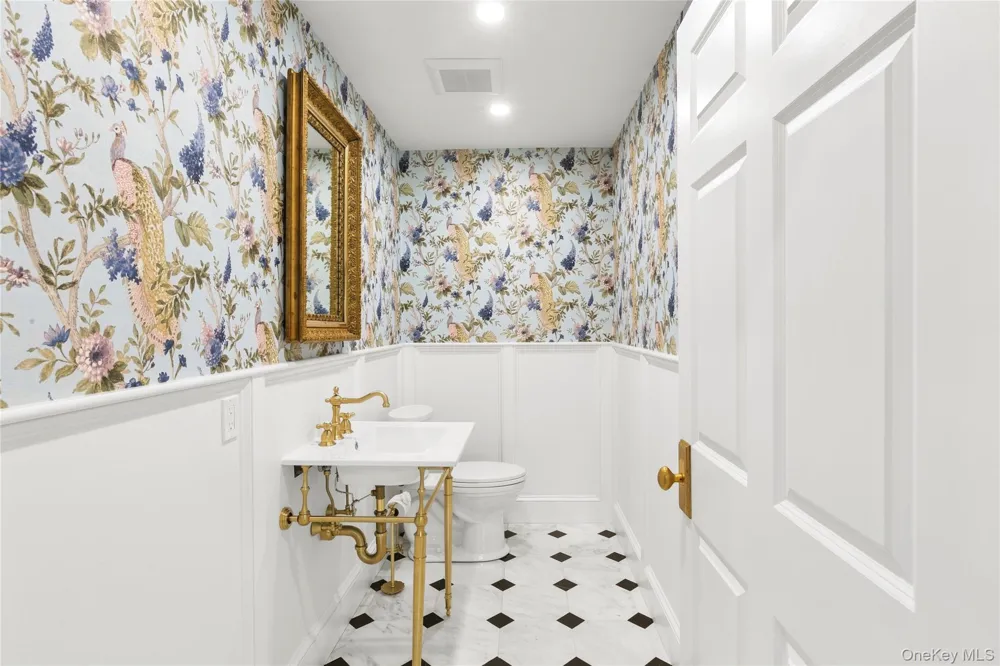 11 Shinnecock Road Hampton Bays, NY 11946