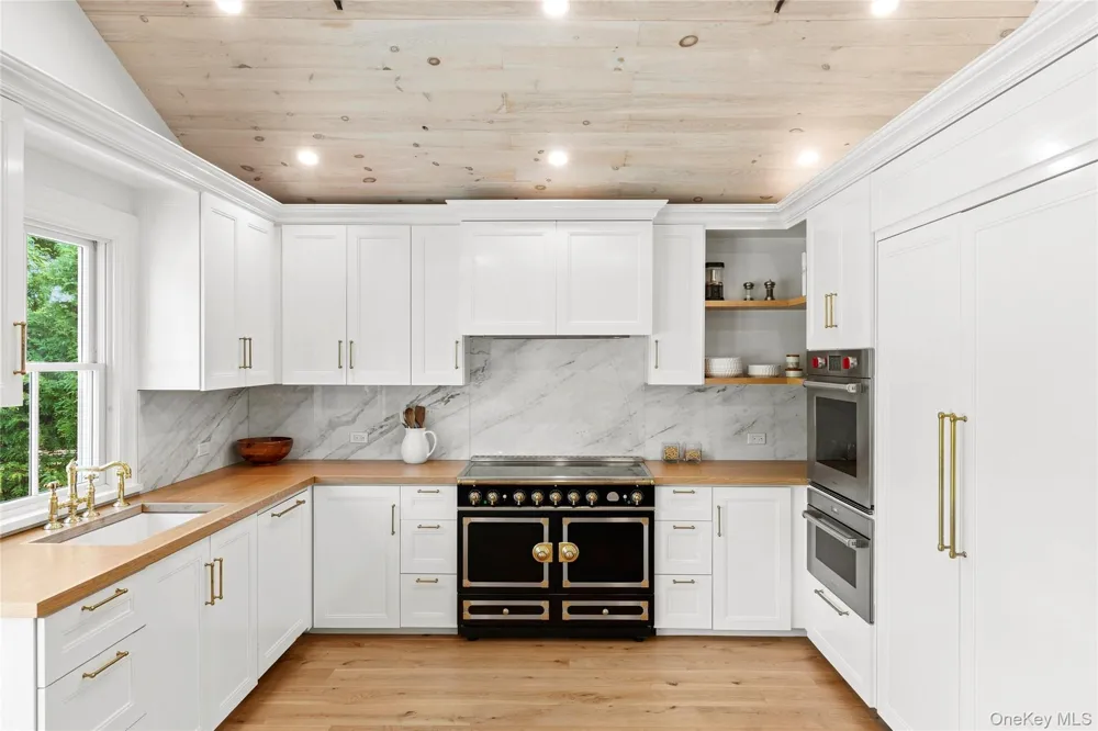 11 Shinnecock Road Hampton Bays, NY 11946