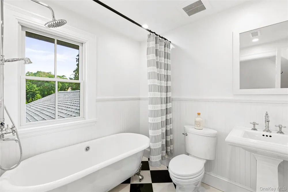 11 Shinnecock Road Hampton Bays, NY 11946