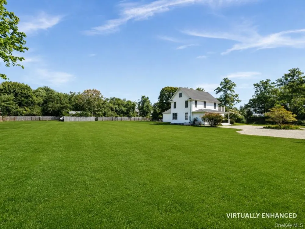 11 Shinnecock Road Hampton Bays, NY 11946