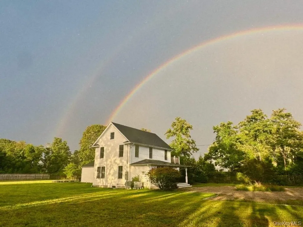 11 Shinnecock Road Hampton Bays, NY 11946