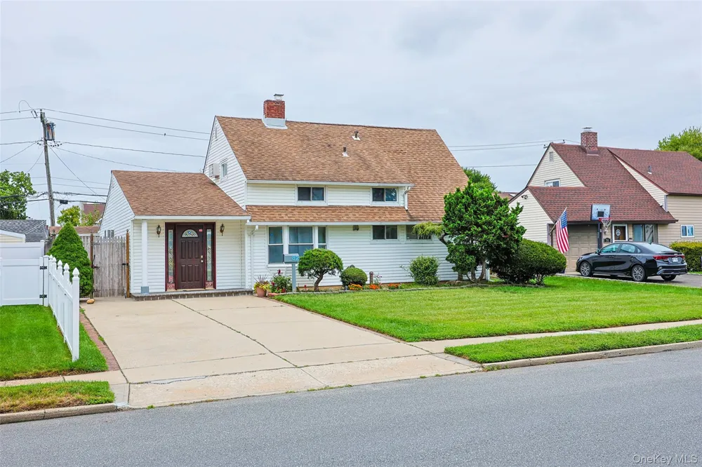 82 Lantern Road Hicksville, NY 11801