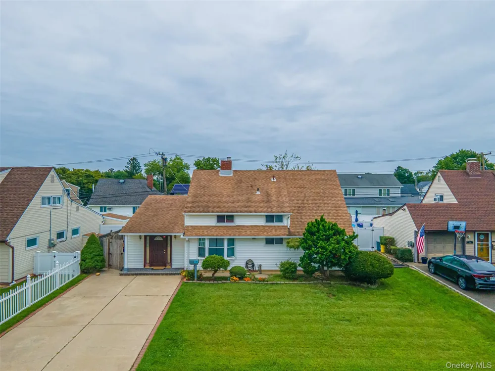 82 Lantern Road Hicksville, NY 11801