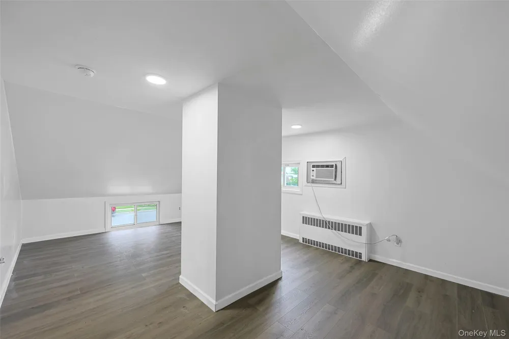 82 Lantern Road Hicksville, NY 11801