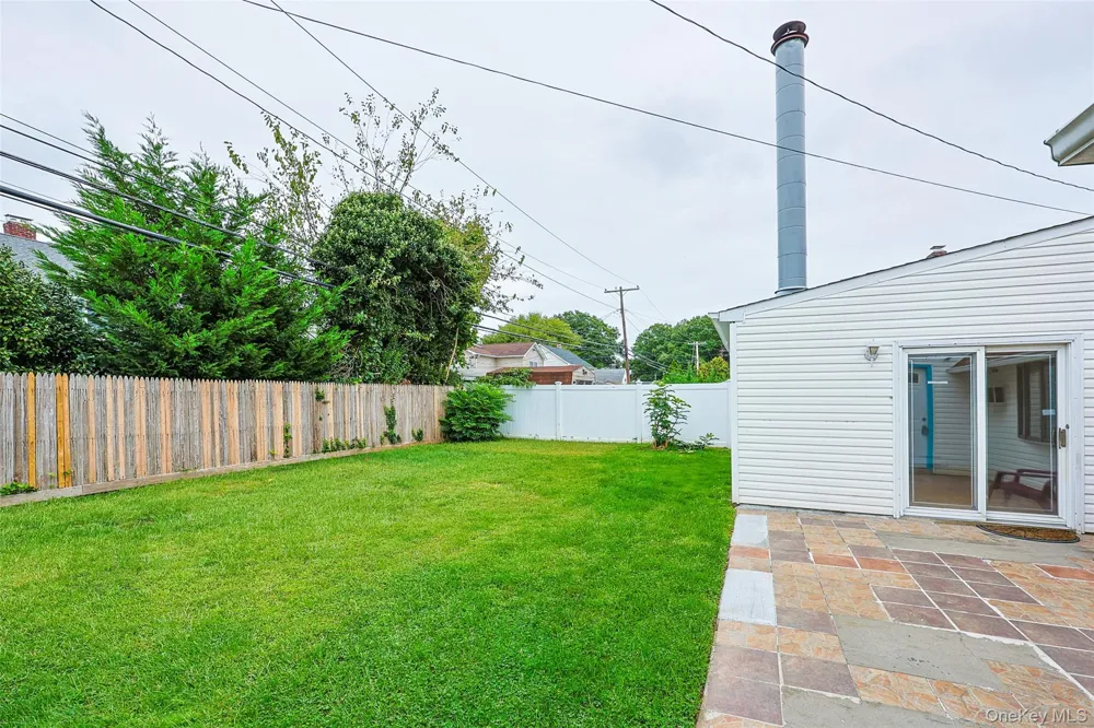 82 Lantern Road Hicksville, NY 11801