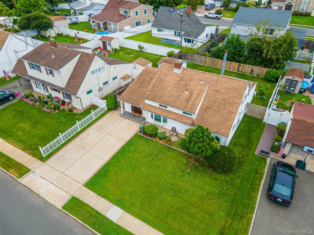 82 Lantern Road Hicksville, NY 11801
