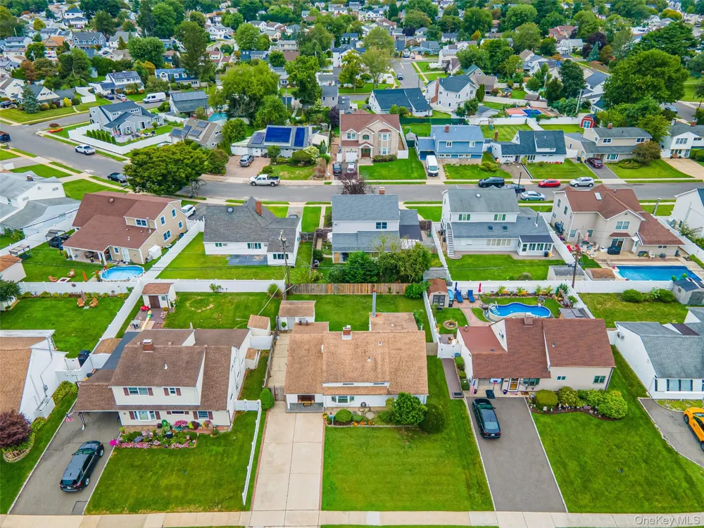 82 Lantern Road Hicksville, NY 11801